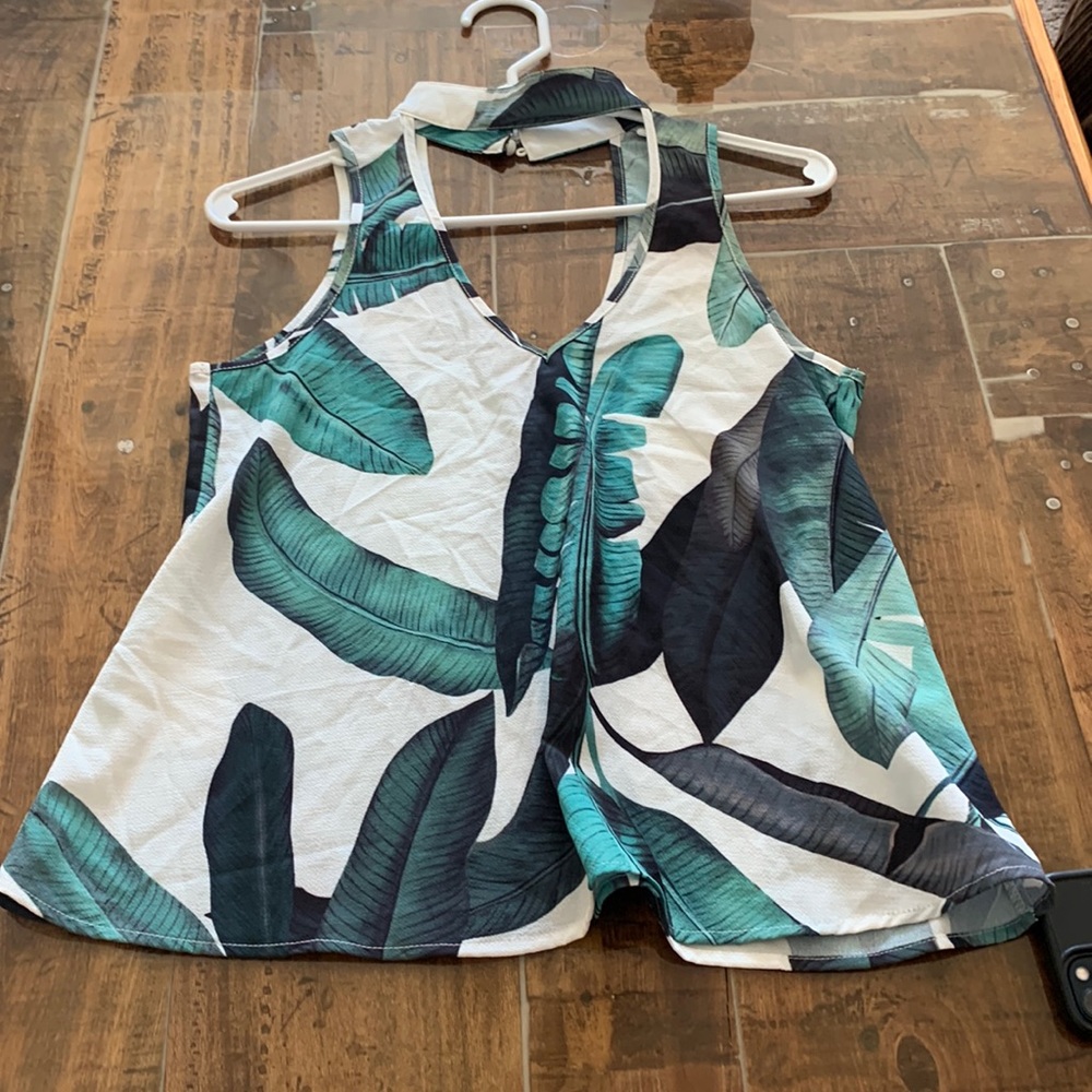 Flowy leaf shirt with deep back “v”. Collar neckline.